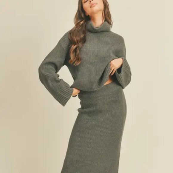 NWT Chunky Gray Rib Knit Turtleneck Sweater - Picture 6 of 6